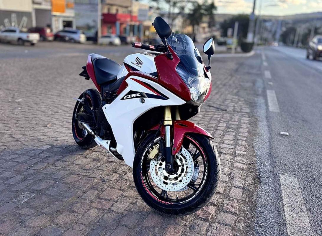 ESSA CBR 600F PODE SER SUA!